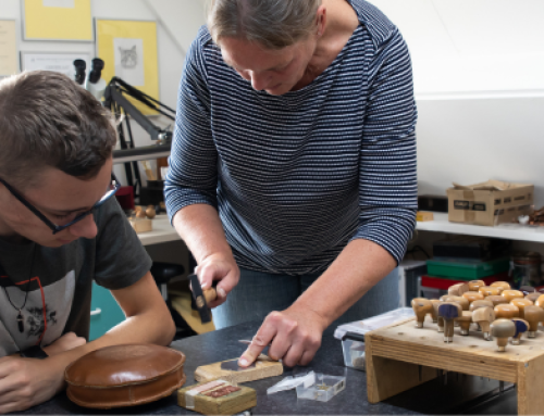 Trefpunt voor handgraveurs op Texel in september
